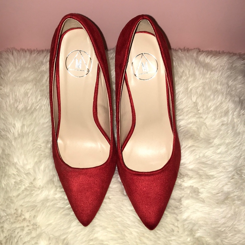 Red Heels (pointed toe) - Picture 2 of 2